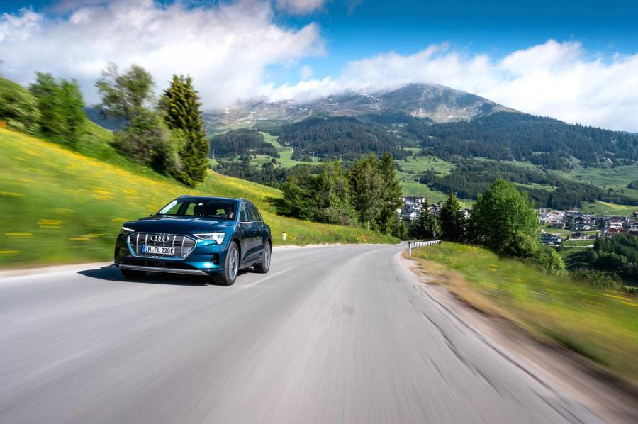  Audi e-tron 55 Quattro 2019 года  (WW) (фото 395 из 452)